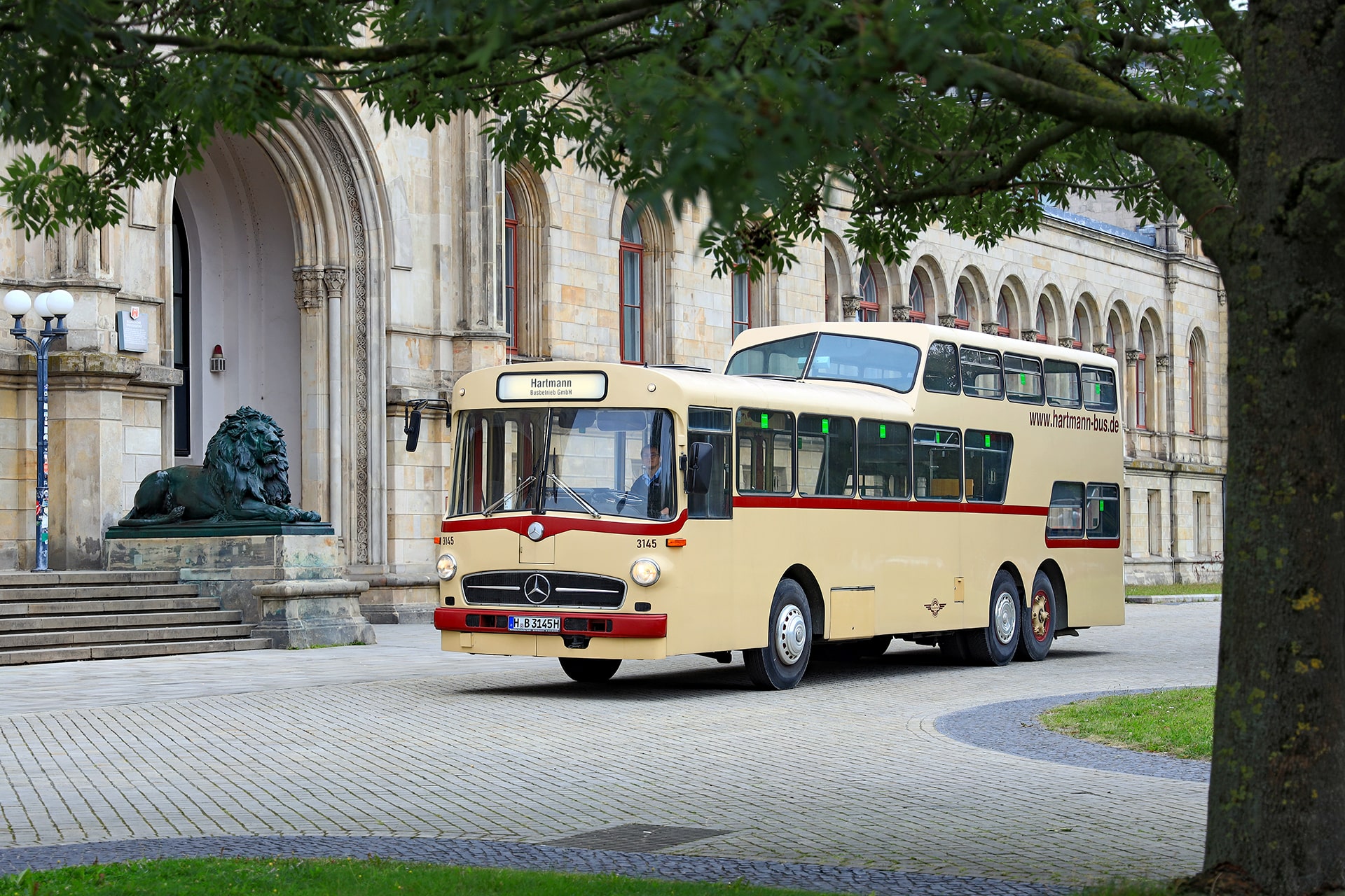 Hartmann_3145_Universität-min