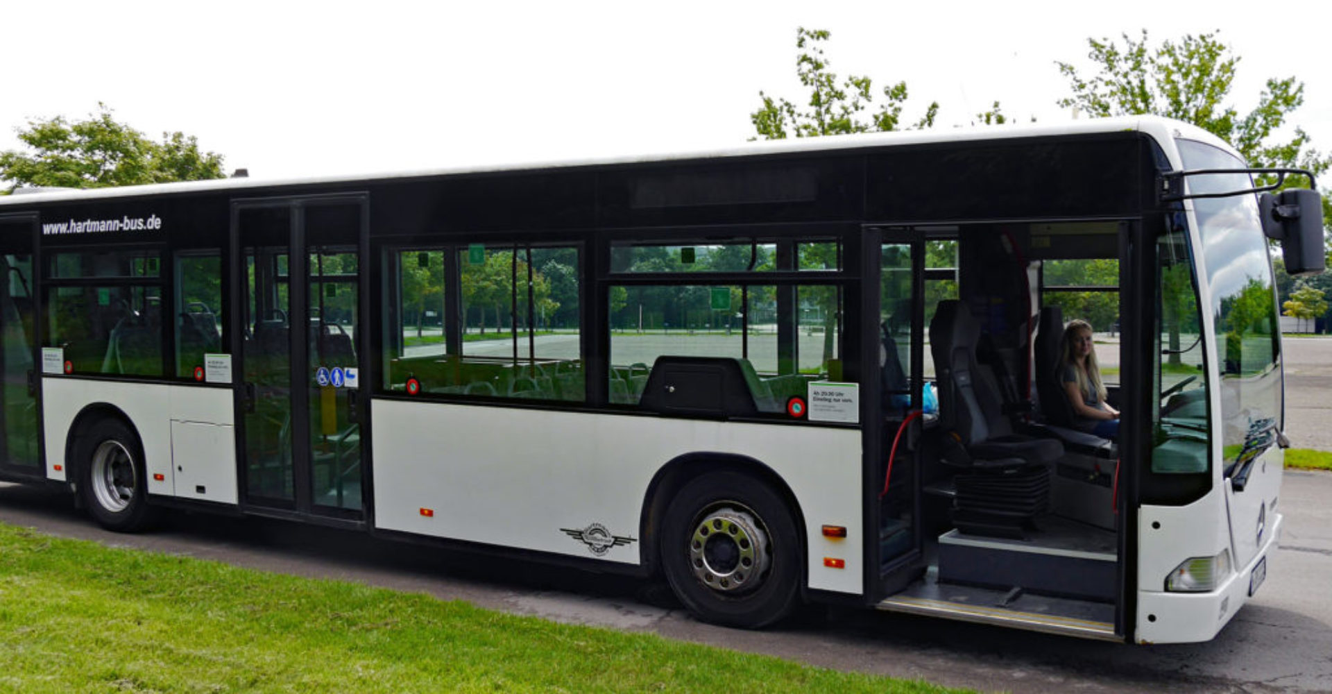 anmietung-fahrschulbus-2-1024x683-1920x1000